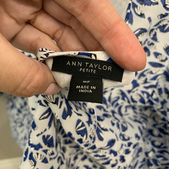 Ann Taylor petite womens size medium blue & white floral blouse with puff sleeve - Picture 5 of 6